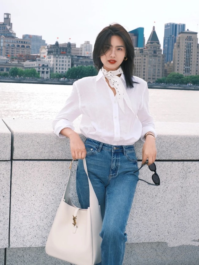 SAINT LAURENT LE 5 A 7 SUPPLE LARGE IN GRAINED LEATHER 753837 BLANC VINTAGE