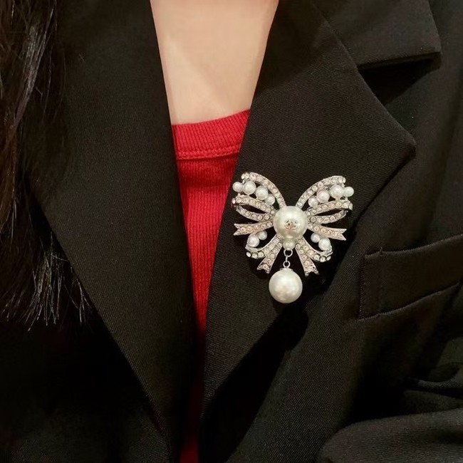Chanel brooch CE16551