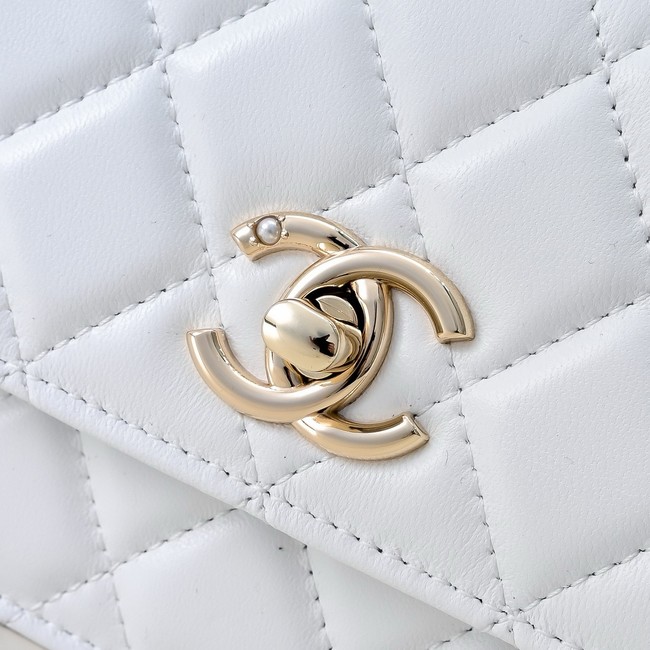 Chanel CLUTCH WITH CHAIN AB4293 white