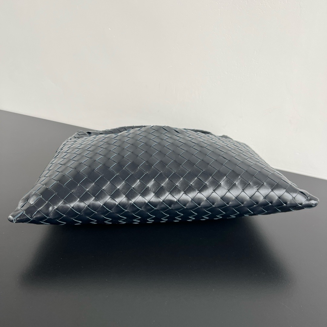 Bottega Veneta Hop Shoulder bag with Intrecciato craftsmanship in calf leather 796262 Shadow