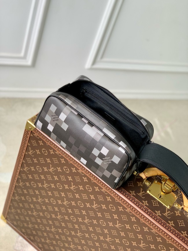 Louis Vuitton Dopp Kit M15109 black