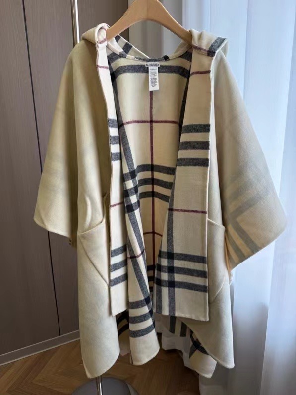 Burberry Cape Double-sided cashmere GG35929