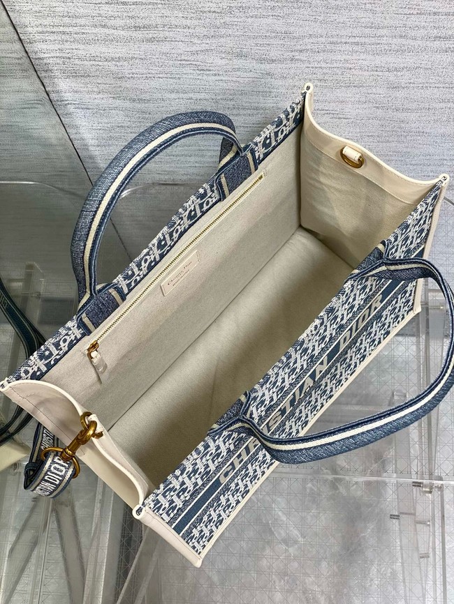 Medium Dior Book Tote Dior Oblique Embroidery and Calfskin M1324CZ-2