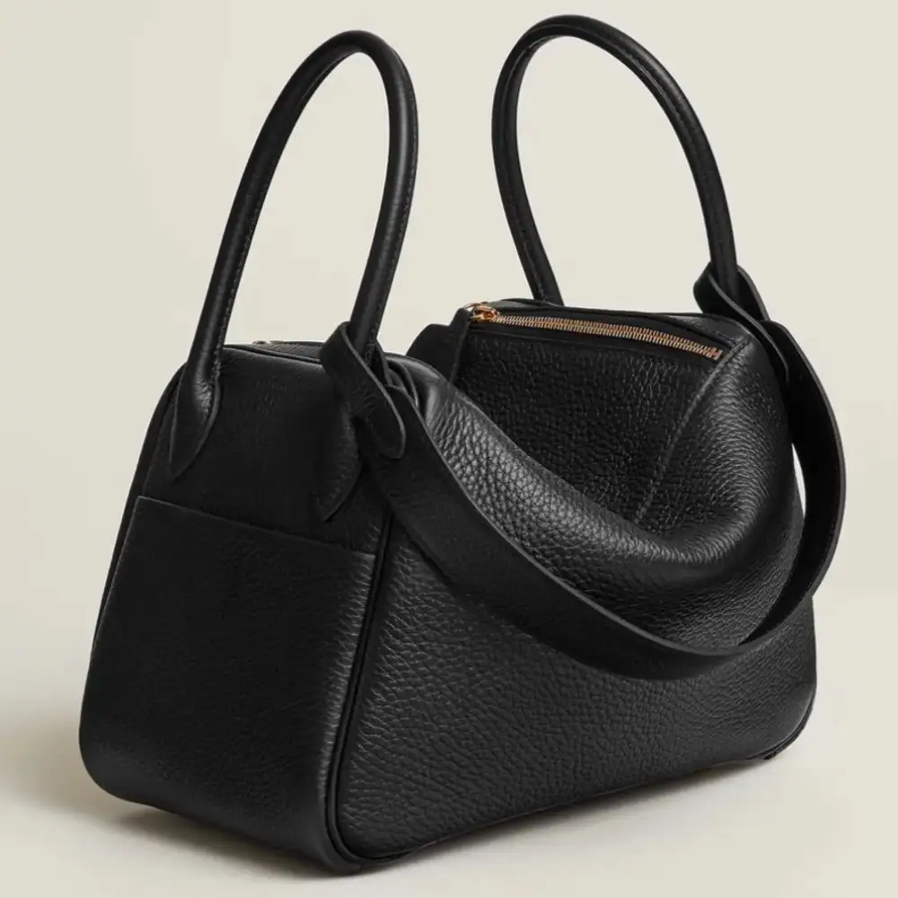 Hermes Lindy 26 Bag in Clemence Noir Interior pockets 2