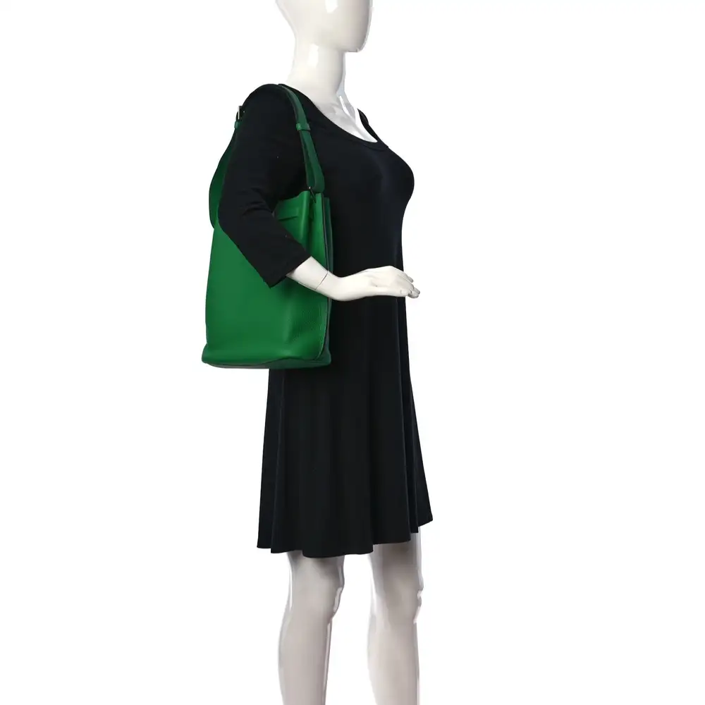 Hermes So Kelly 22 Bag in Togo Bambou Model shots