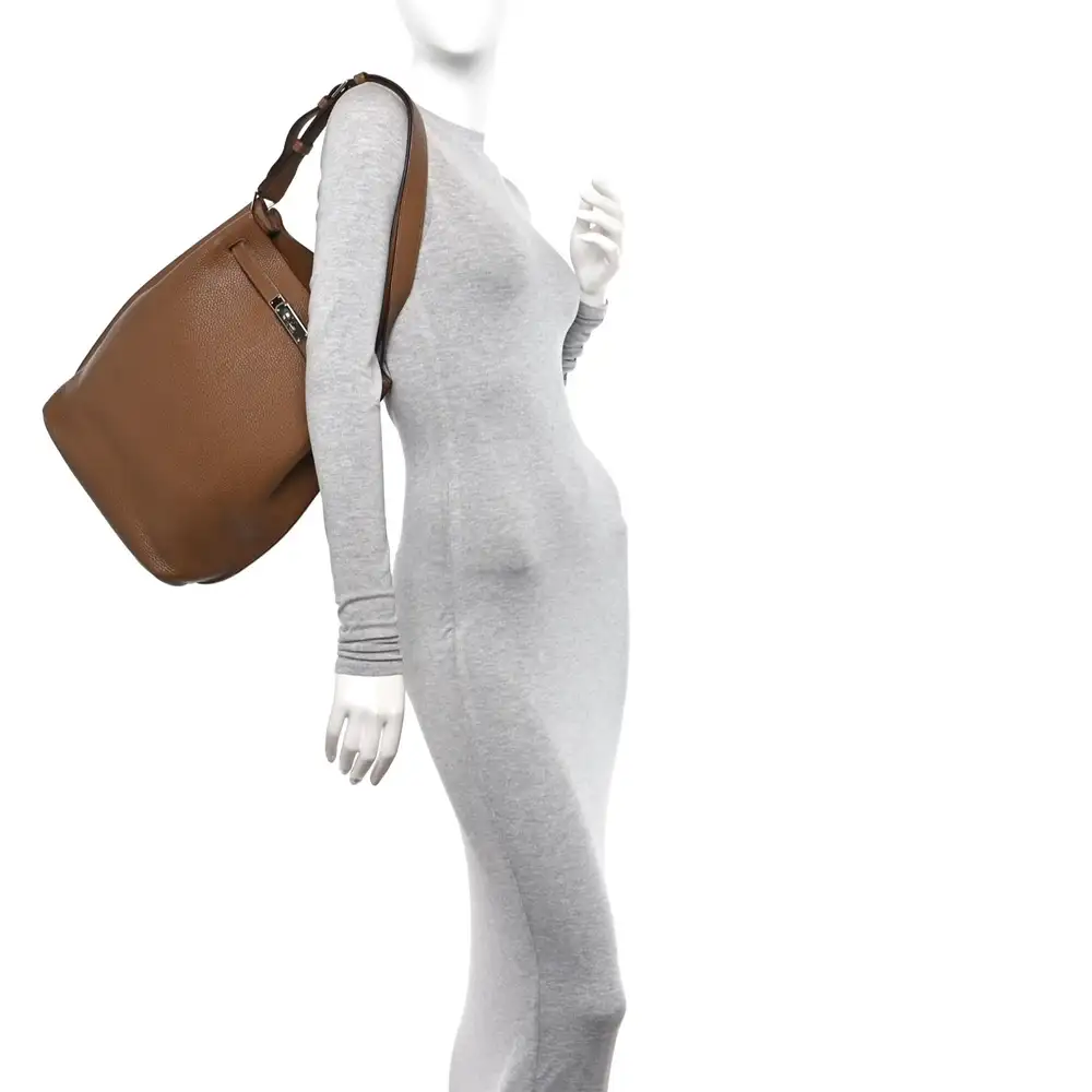 Hermes So Kelly 26 Bag in Togo Alezan Model shots 2