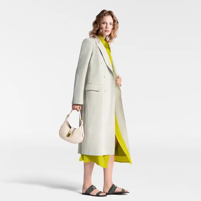 louis vuitton low key shoulder bag carry2