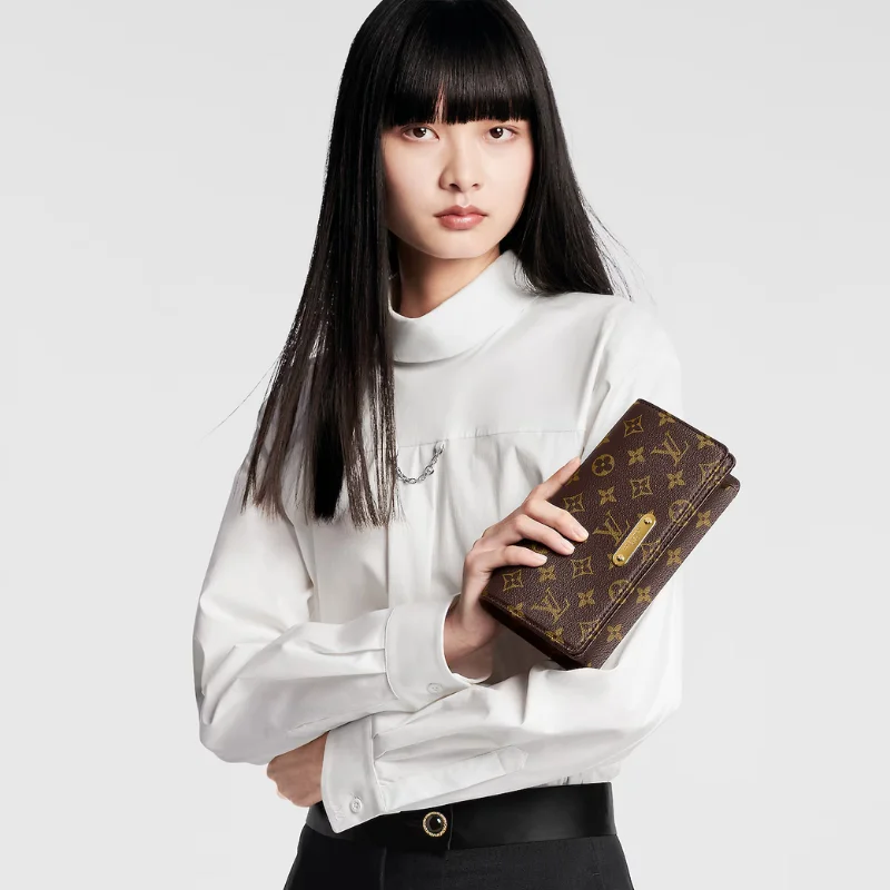 Louis Vuitton Lily Wallet On Chain model shots