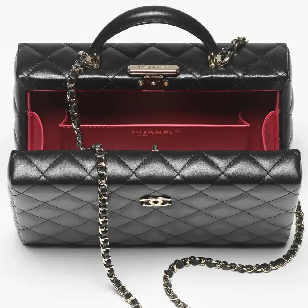Chanel Box Bag in Lambskin Interior pockets 2