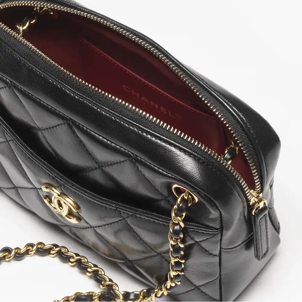 Chanel Small Flap Bag With CC Strap in Shiny Lambskin Interior pockets 2