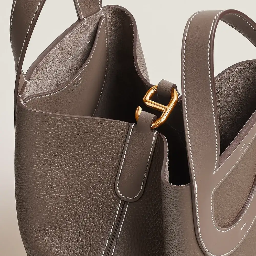 Hermes In The Loop 23 Bag in Clemence Swift Interior pockets