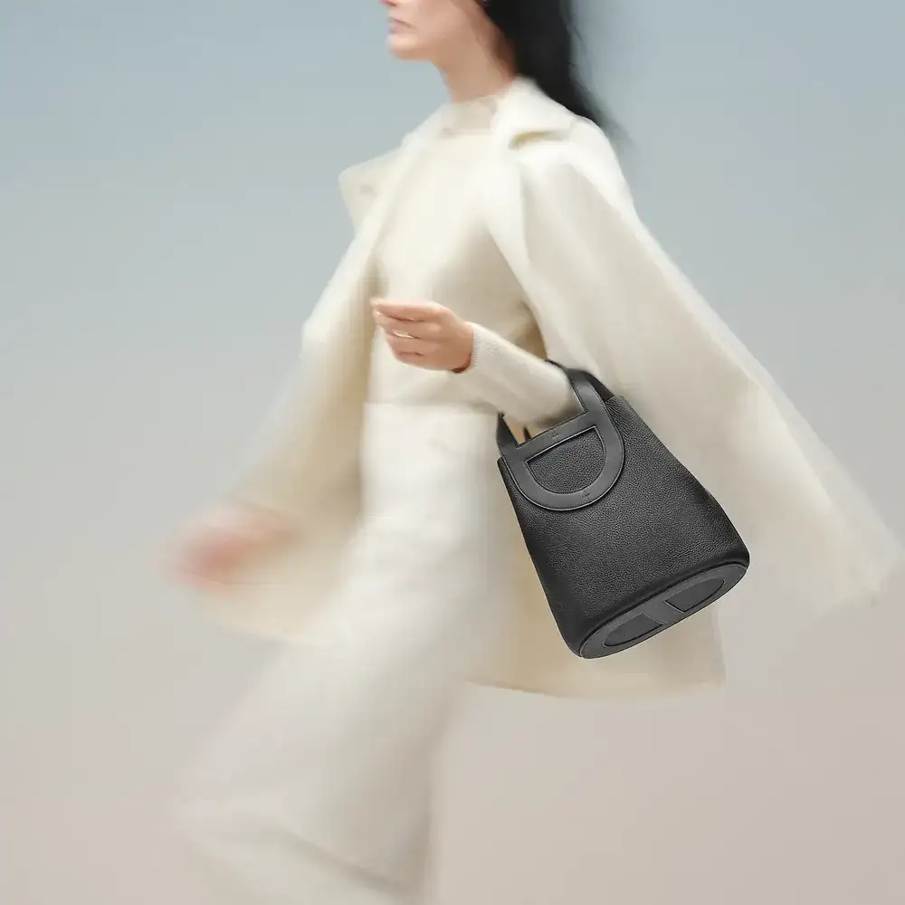 Hermes In The Loop 23 Bag in Clemence Swift Model shots