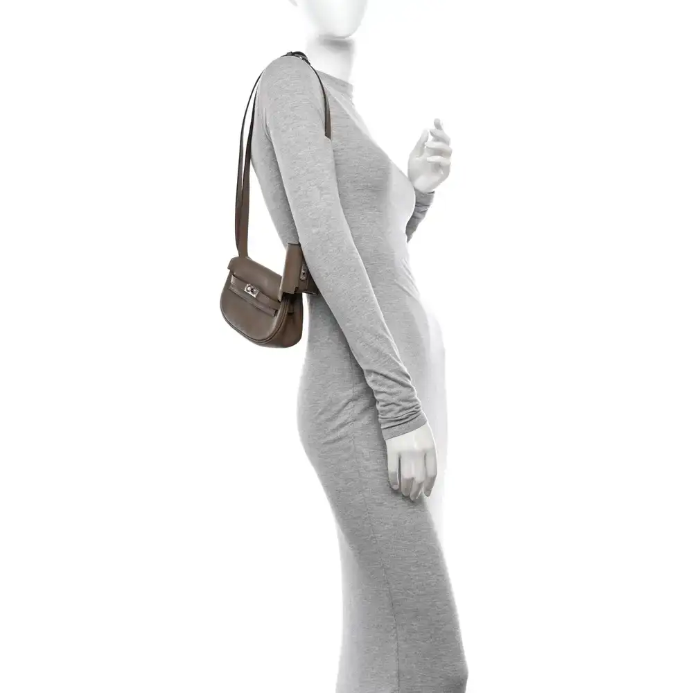 Hermes Kelly Moove Bag in Swift Model shots 3