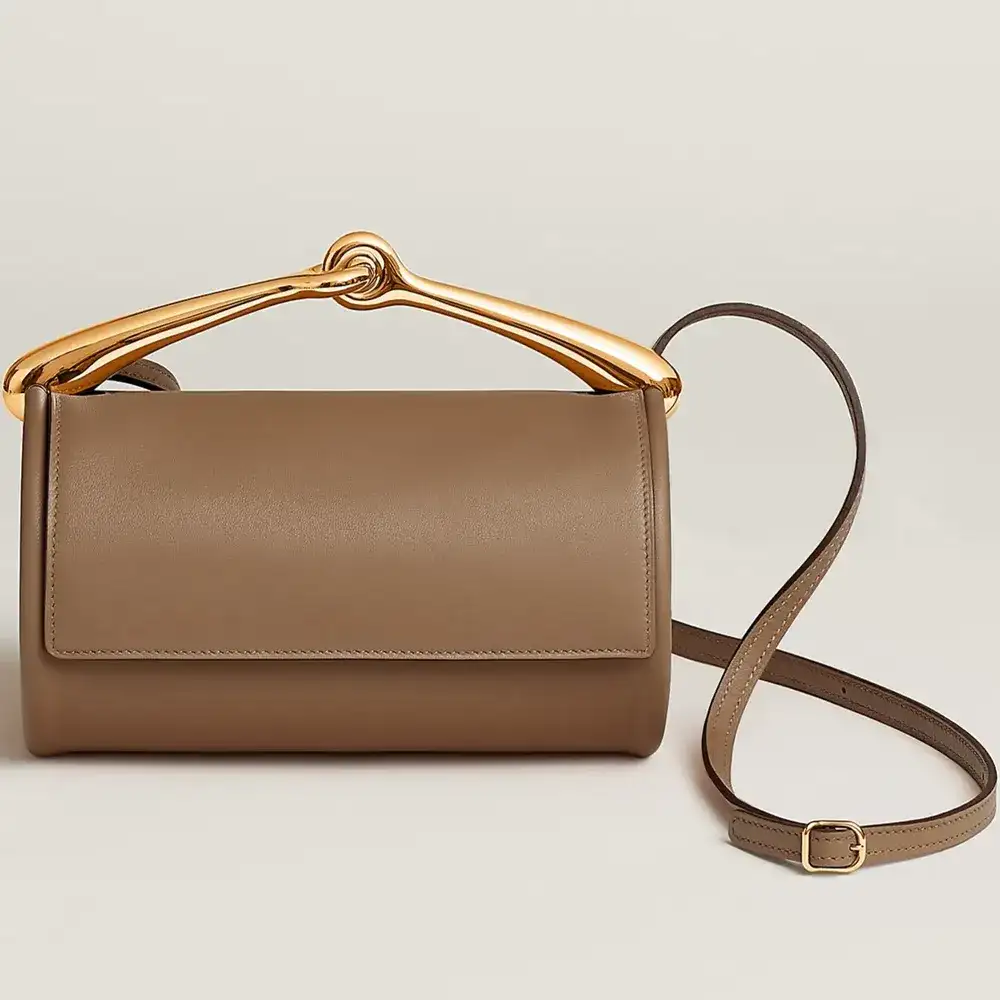 Hermes Maximors Bag in Swift. Beige De Weimar