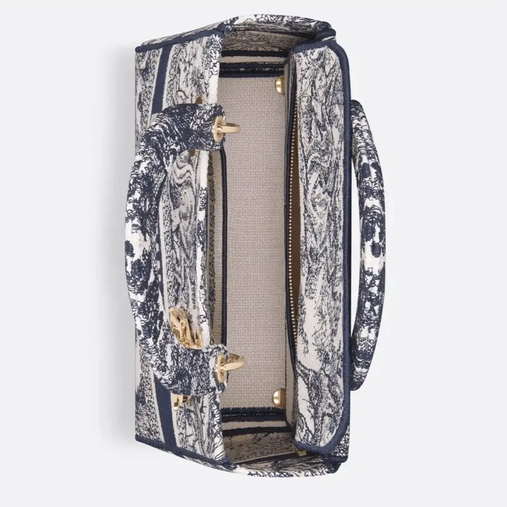 Medium Lady D Lite Bag x Toile de Jouy Embroidery BlueInterior pockets
