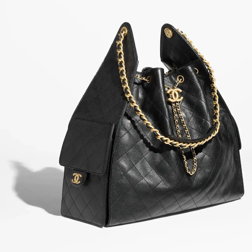chanel 25 large handbag grained calfskin gold tone metal black