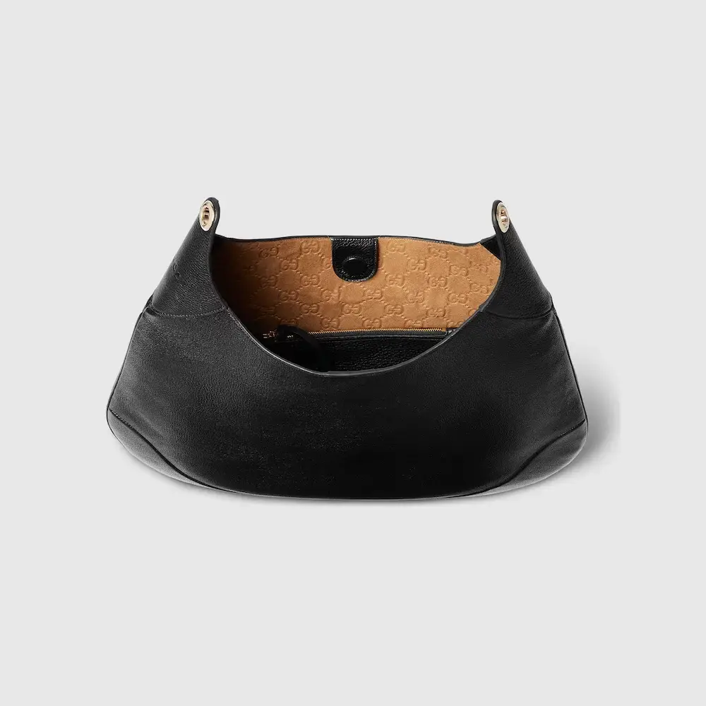 Gucci B large shoulder bag Black soft grainy leather model interior