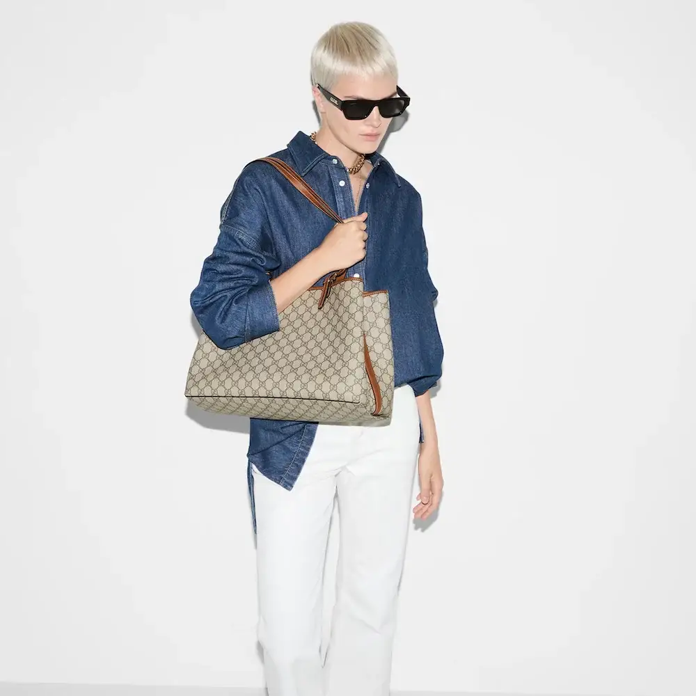 Gucci GG Emblem maxi tote bag Beige and dark brown new GG Monogram model on the shoulder carry