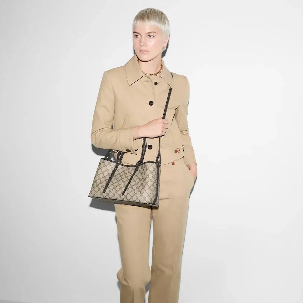 Gucci GG Emblem medium tote bag model shoulder carry