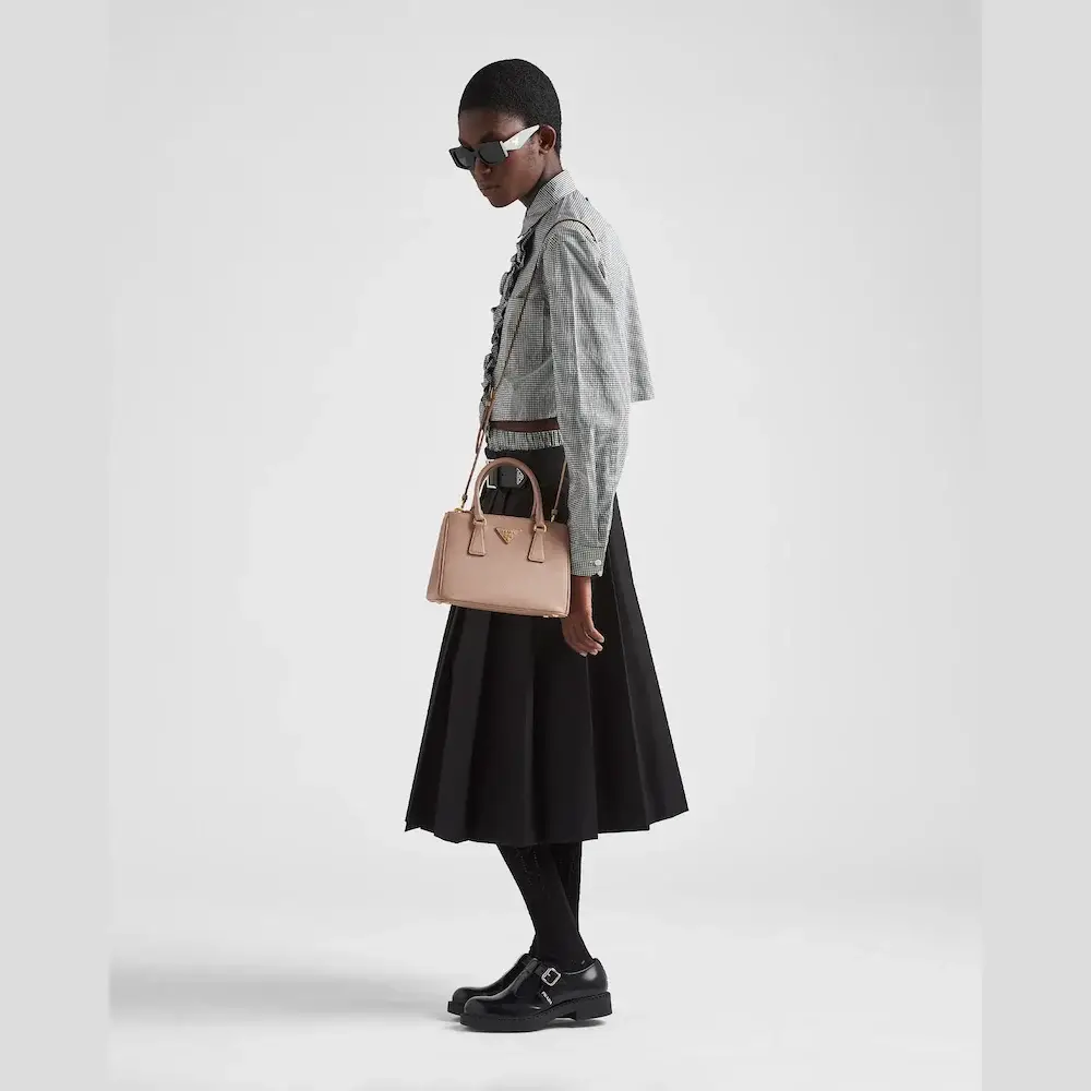Prada Galleria Saffiano small bag model shoulder carry