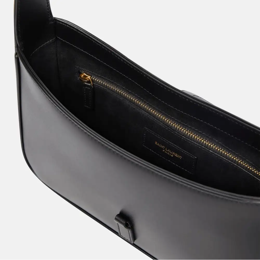Saint Laurent Le 5 À 7 In Smooth Leather Noir Interior pockets