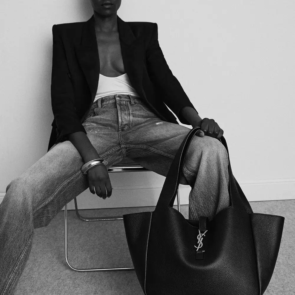Saint Laurent Le 5 a 7 Bea Tote Model Hand Carry