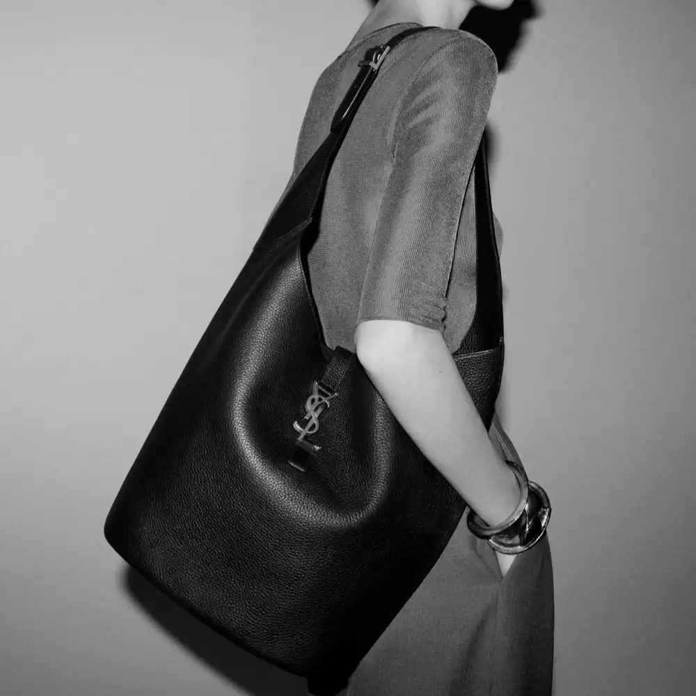 Saint Laurent Le 5 a 7 Bea Tote Model Shoulder Carry