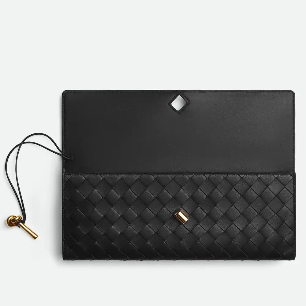 Bottega Veneta Andiamo Clutch Black Interior pockets 2