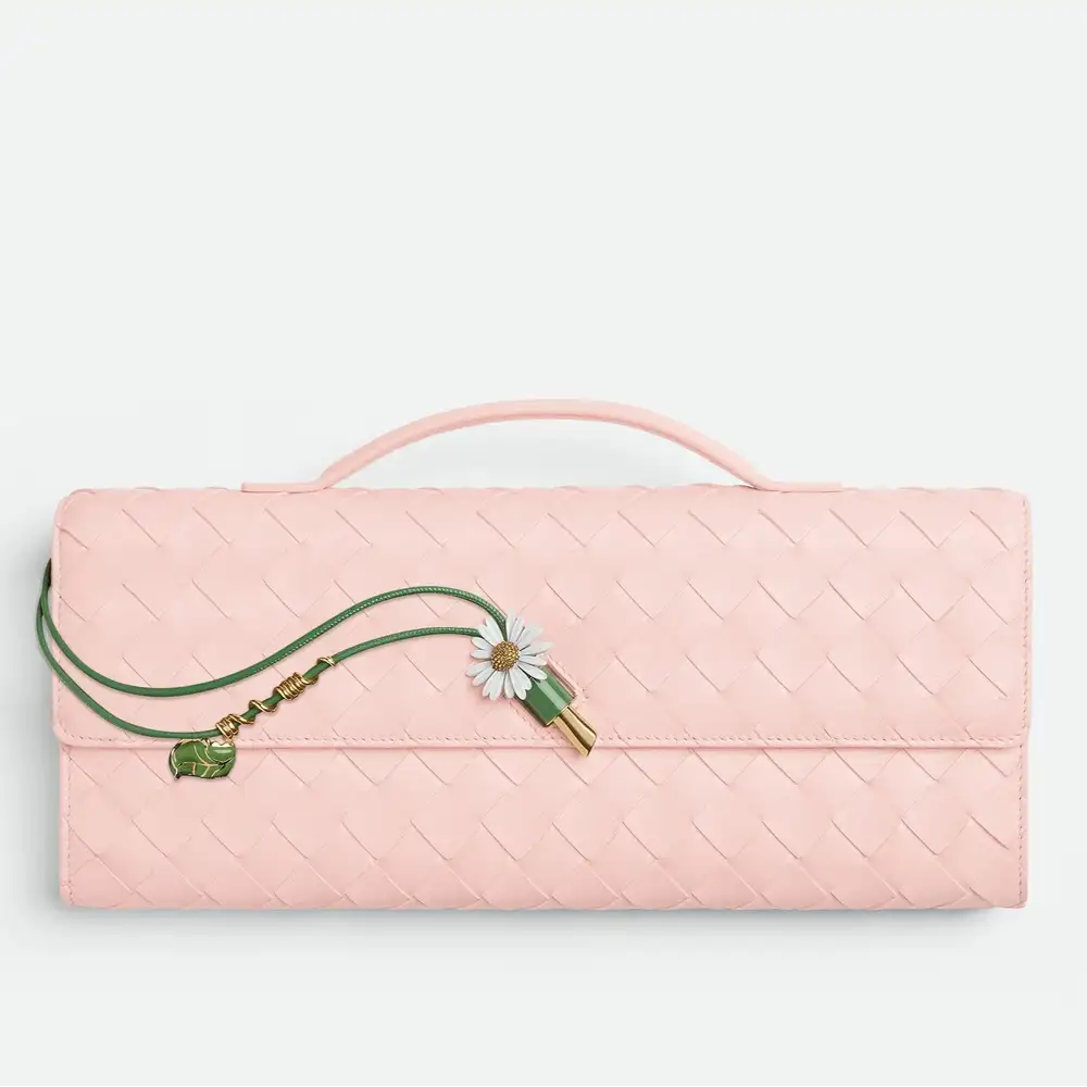 Bottega Veneta Andiamo Clutch Seasell
