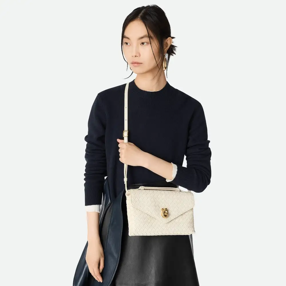 Bottega Veneta Knot Lock Bag Model Shoulder Carry