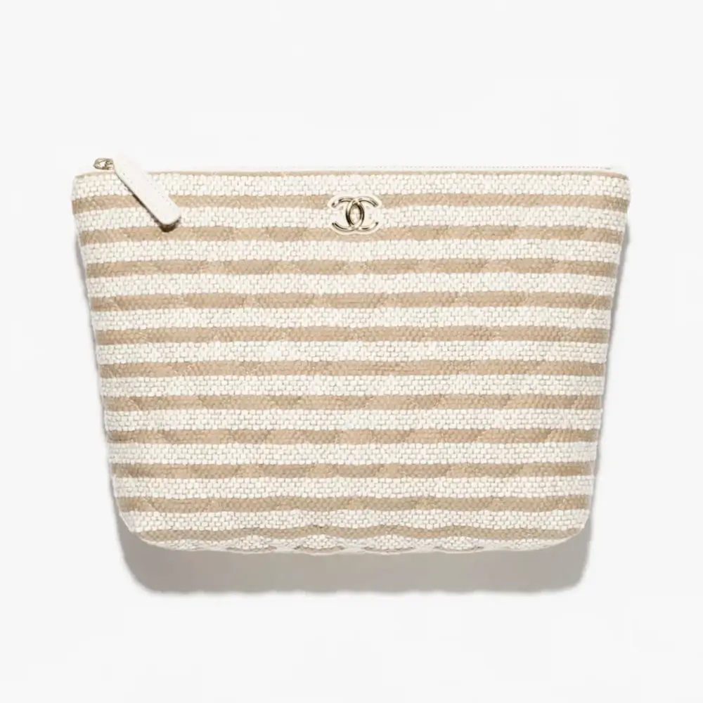 chanel zipped case printed fabric gold tone metal AP4989B22657U5180