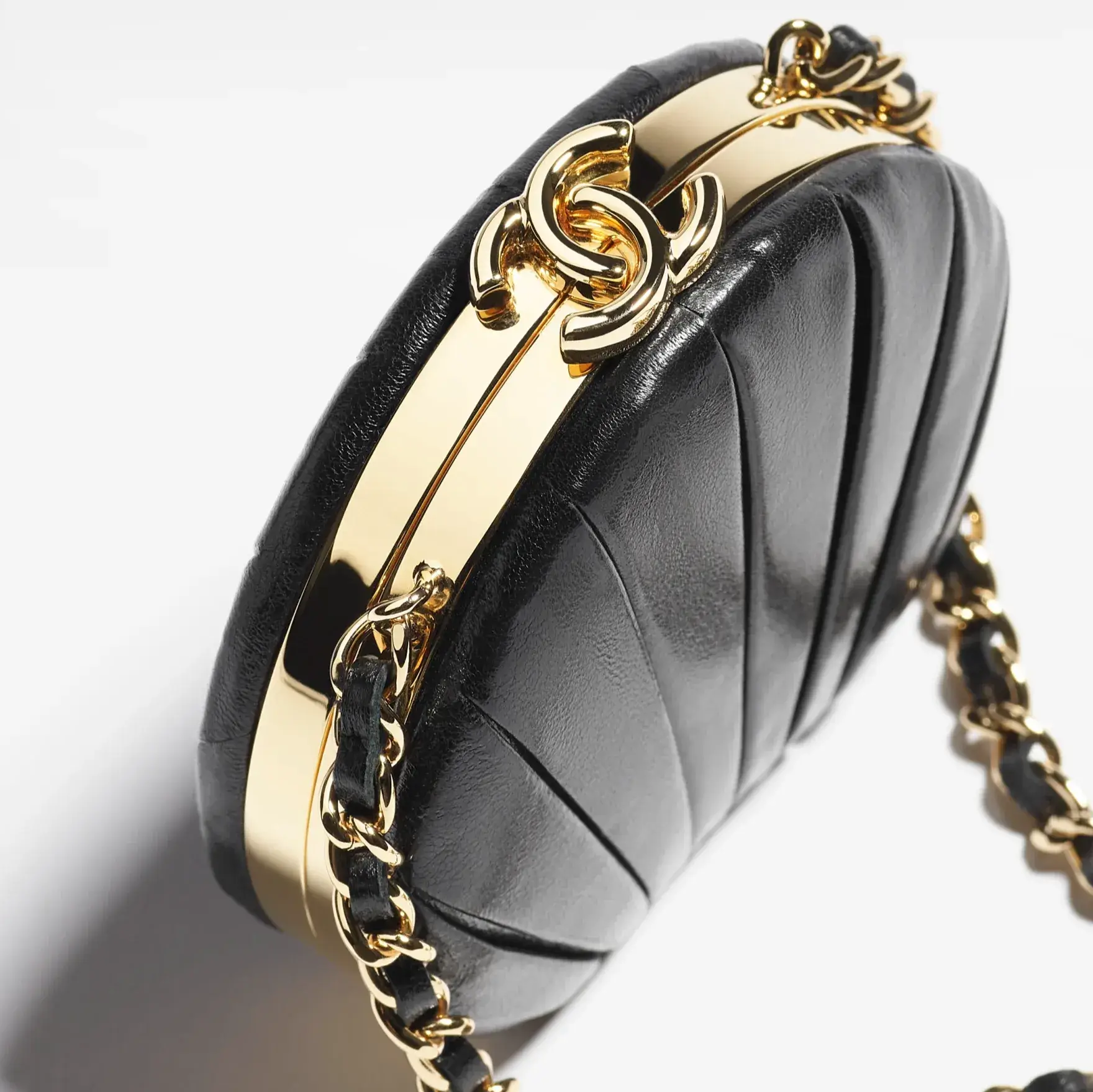 Chanel clutch with chain shiny lambskin gold tone metal AP4672B2064894305 model